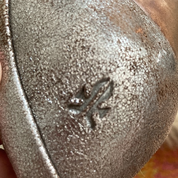 Frye Lisa T-strap Heels distressed silver/brown 8.5 - Picture 8 of 8